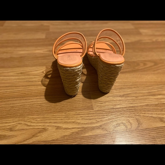 Womens shoes - Picture 2 of 4